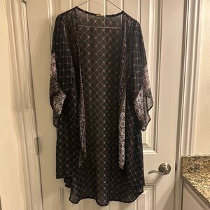 Chic Black Sheer Kimono with Patterned Sleeves